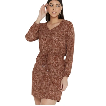 Sukienka damska Only Melanie prosta wiązana ceglasta