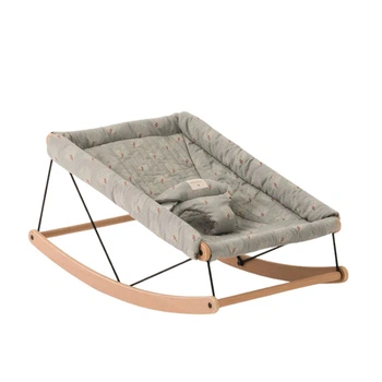 Leżaczek dziecięcy Nobodinoz Growing Green z drewna bukowego