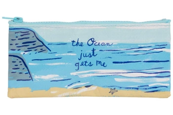 Piórnik Blue Q Ocean Gets Me niebieski etui z motywem morza