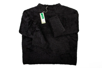 Sweter damski United Colors of Benetton czarny futrzany