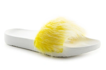 Klapki damskie UGG Royale z futerkiem żółte