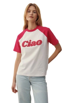 Koszulka damska She Is Sunday Ciao kremowa na napisami